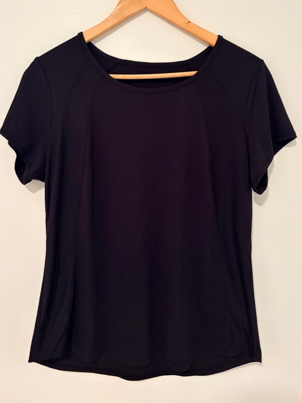 Athletic Women's Black Short-Sleeve Performance Tee